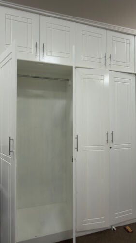 White four-door bed set with a ward