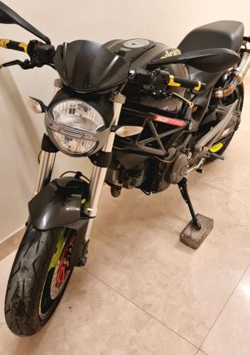 Ducati Monster 696