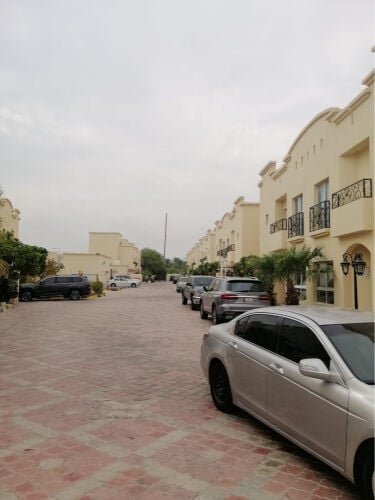 فيلا للايجار بالمعموره بمجمع 