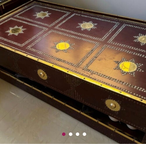 طاوله وأثاث متنوع 