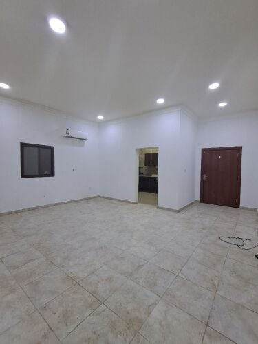 للايجار شقه في الخرطيات ثلاث غرف