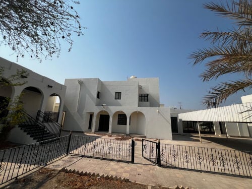 للايجار فيلا بالدفنه