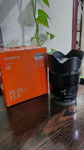 Sony lense 35mm f1. 8