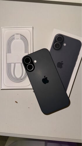 ايفون 17 العادي
