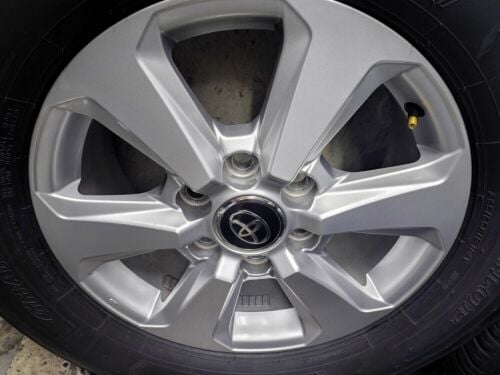 4 pis rims and tyre