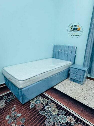 تتوفر قطع أثاث جديدة للبيع