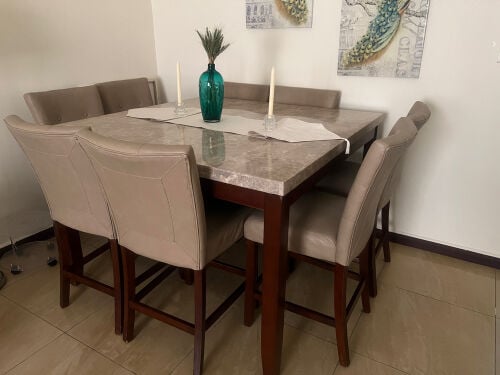 طاولة طعام 