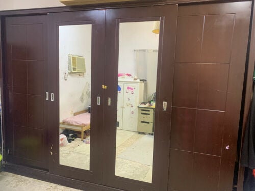 دولاب كبير + دولاب صغير + طاولة 