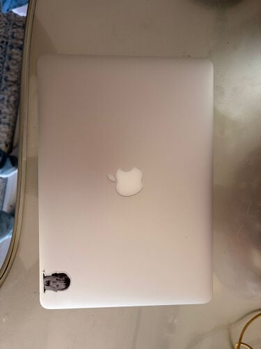 Macbook Air 13” (2017) with box.