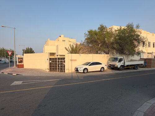 للبيع بيت الوكره شارعين زاويه 505