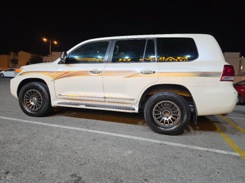 land cruiser GXR v8