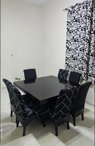 طاولة سفر مع 7 كراسي