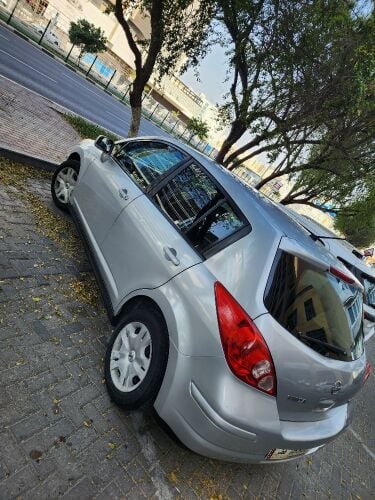 Nissan tida hatchback Japan 2012