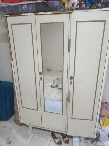 wooden cabinet 3 door