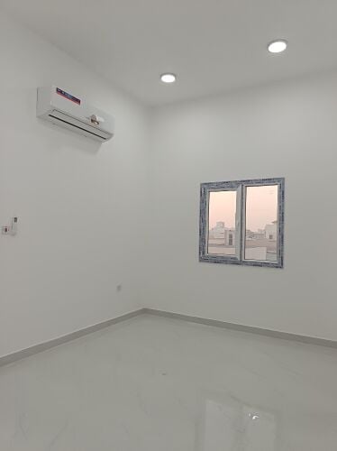 للايجار بالريان غرفه و صاله ٢حمام