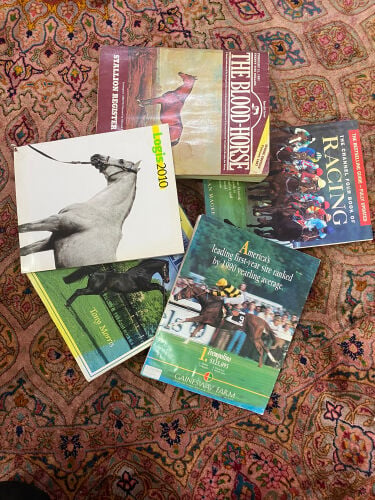 مجموعة من الكتب عن الخيول