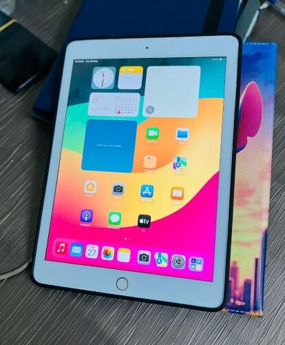 iPad 6 /128gb/Wifi/ ios -17..