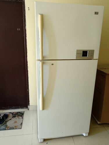 LG Refrigerator with freezer