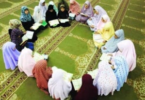 معلمة تحفيظ القرآن 