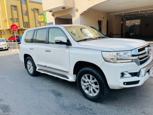 Toyota Land Cruiser GXR v8