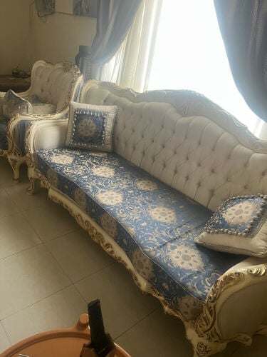 طقم كنب مكون من ٣ كبار و٤ صغار