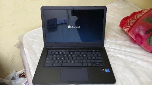 HP Chromebook 2 gb ram 32 gb rom