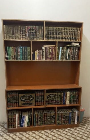 مكتبة خشب واكي