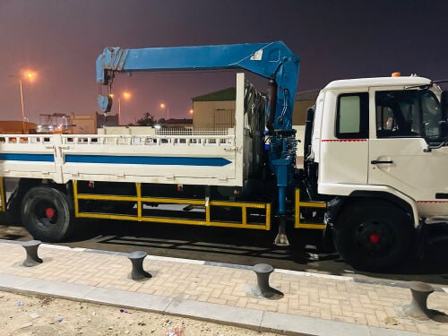 Nisan ud crane pick up 
