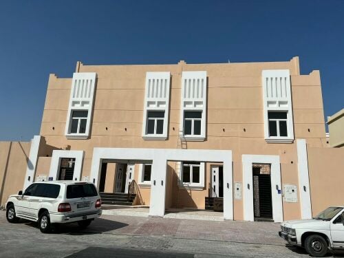 للايجار فيلا في الوكره على الاسكا