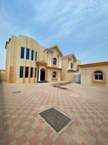 الهلال للايجار فيلا مستقلة مميزة
