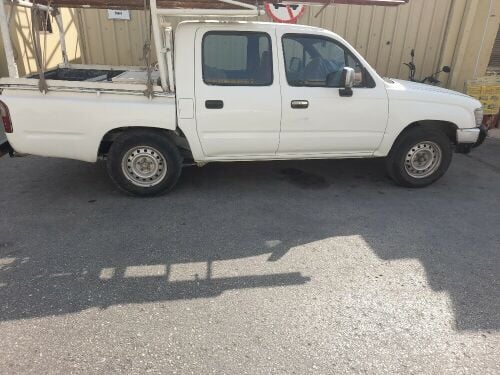 Toyota hillux 2000 model