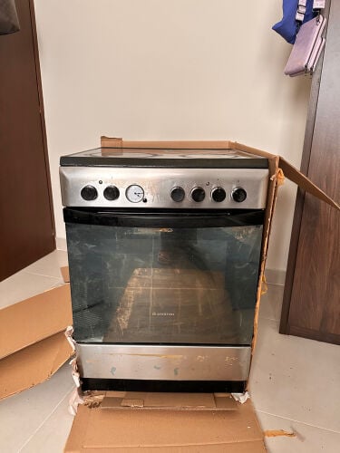 Ariston ceramic cooking range
