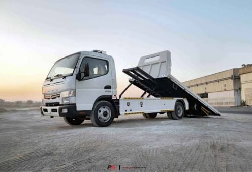 brick down Mitsubishi canter 2018