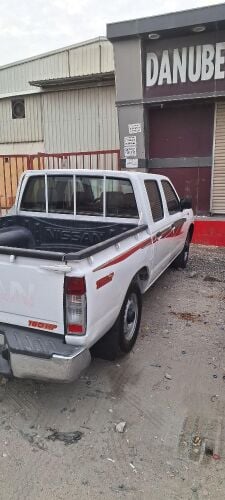 Nissan  pick up