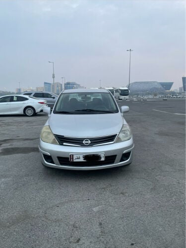 Nissan Tiida Sedan 1.8 (2012) 