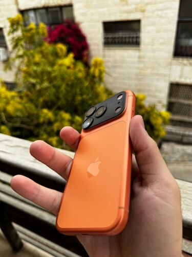 iPhone 17 pro orange 