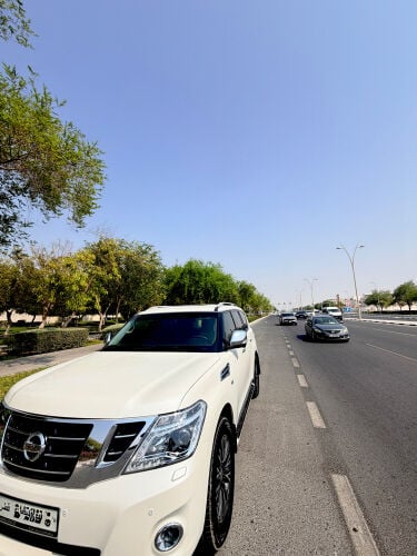 Nissan patrol platinum - pearl whit