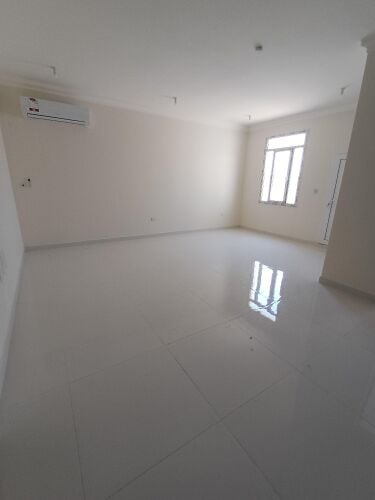 للإيجار في الخور فيلا جديدة إسكان