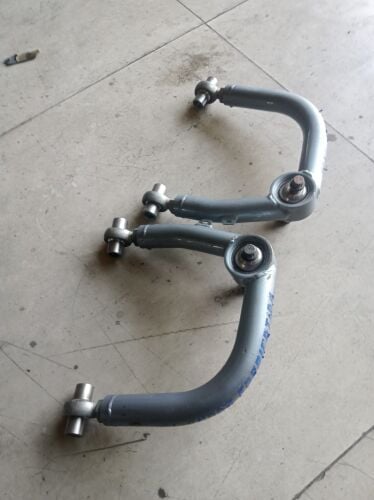 land crusier lc 200 upper arm