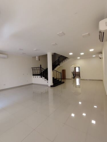 Villa 7BHK In Abu Hamour