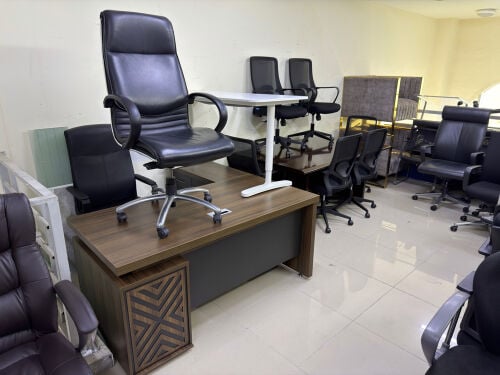 Office Desk/Chair Available33087737