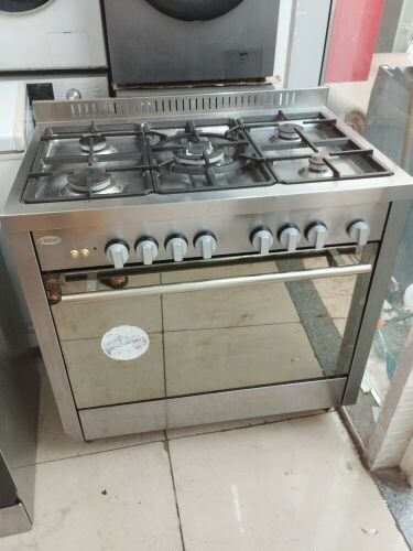 Cooker clean condition Italian sale