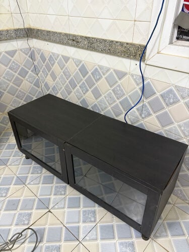 طاولة تلفزيونية 