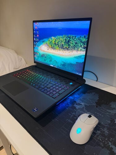 Alienware m18 R2 Gaming Laptop Bund