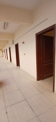 مبنى بالصناعية