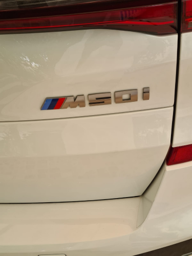BMW X5 M50i