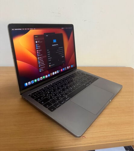 MacBook Pro 2017 ,16,500 ssd Retina