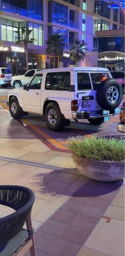 نيسان باب 