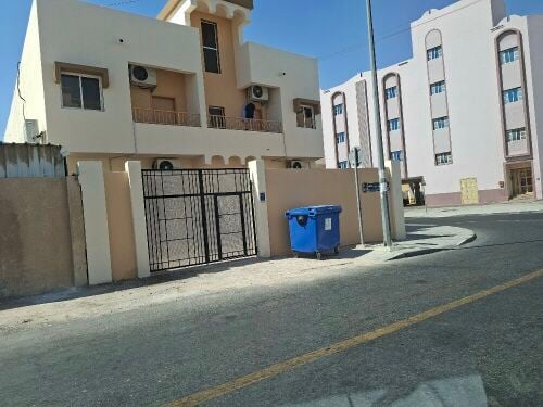 للبيع عمارة في المطار