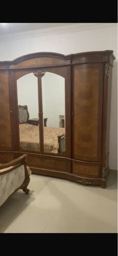 دولاب خشب كبير 